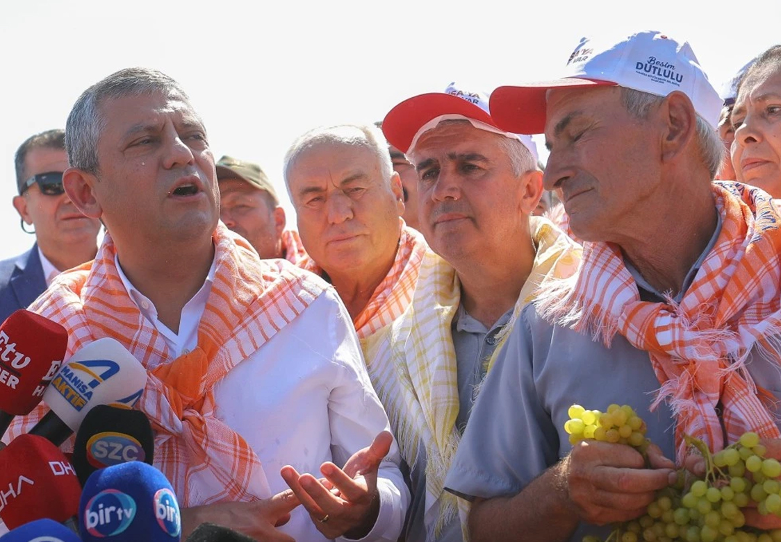 ÜZÜM PARA ETMEDİ ÜRETİCİ PERİŞAN OLDU.